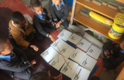 尼泊尔儿童需要上学和住房