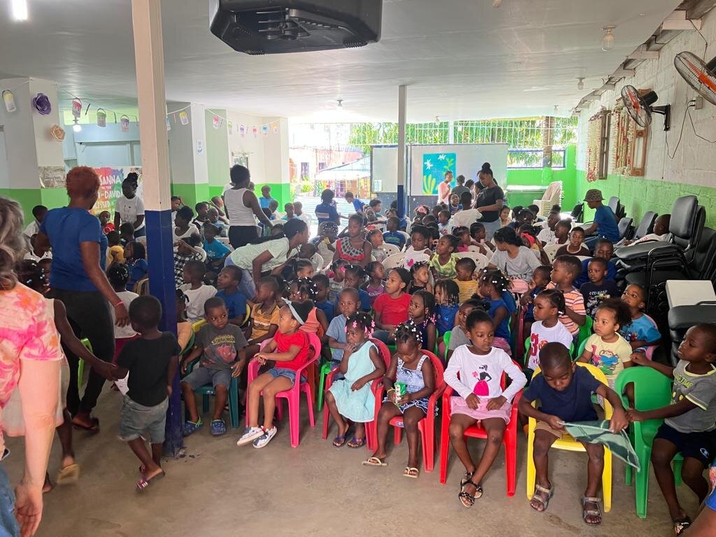 为多米尼加共和国300名青年提供希望