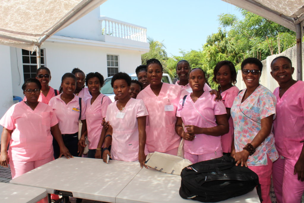 帮助海地助产士制止对妇女的暴力!
