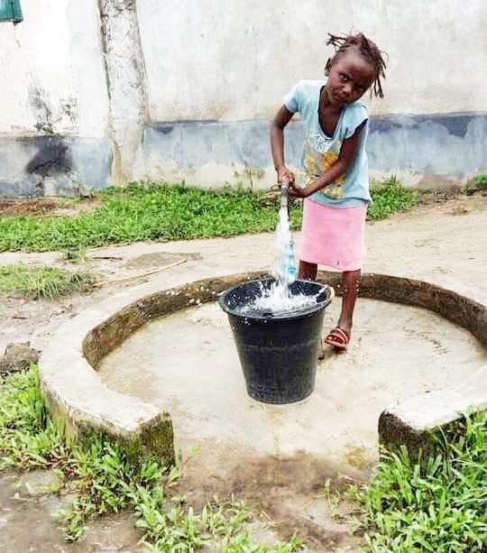 为贫困社区提供安全饮用水