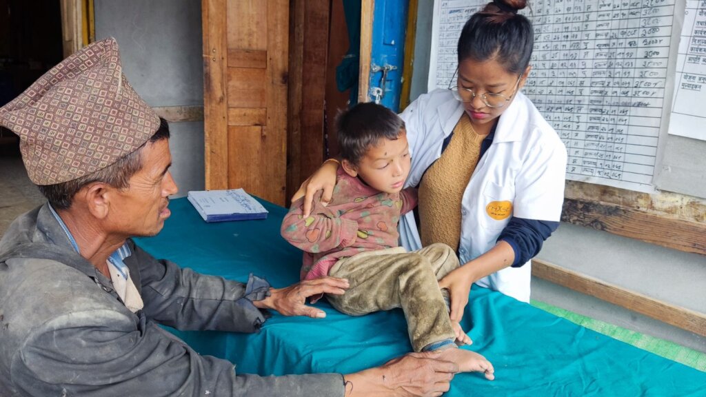 在尼泊尔帮助1000名残疾人康复