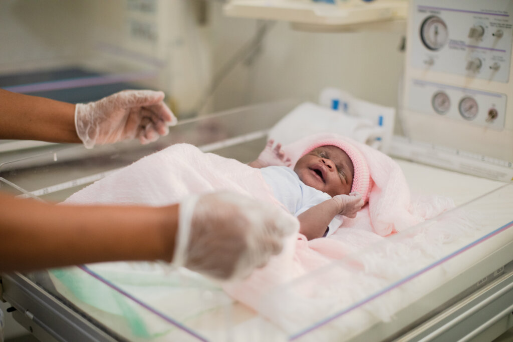 建立一个新的新生儿护理单位，海地