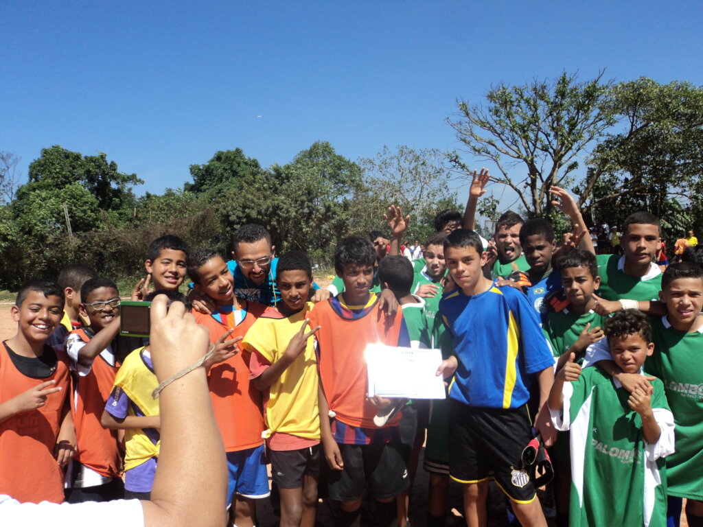 巴西350个男孩的生活技能+足球