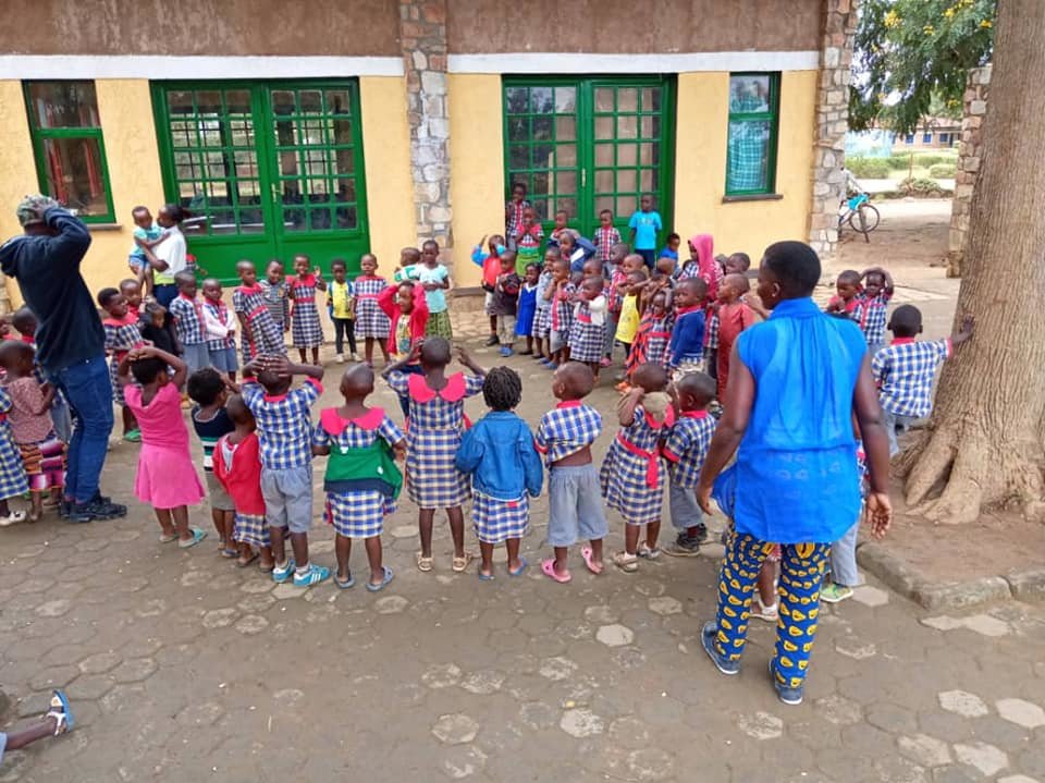 为卢旺达250名儿童建立和装备儿童早期开发中心。