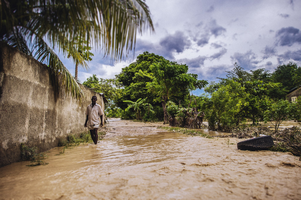 帮助海地人在飓风马修后重建