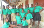帮助15名有抱负的乌干达女孩上学