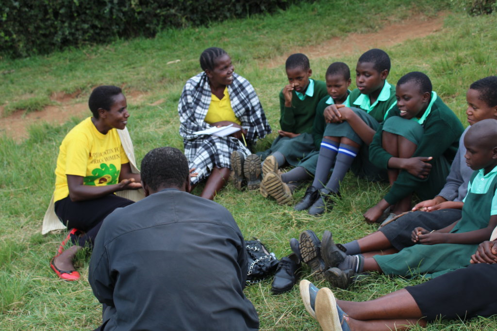 在肯尼亚的9所学校结束切割女性生殖器