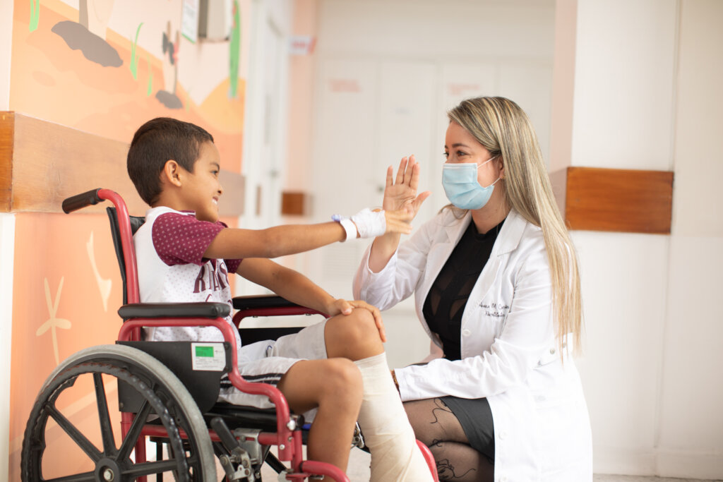 为哥伦比亚6万名患病儿童提供医疗服务