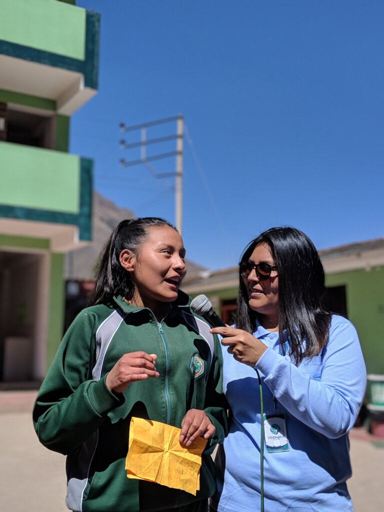 在秘鲁建立300名青少年的新常态