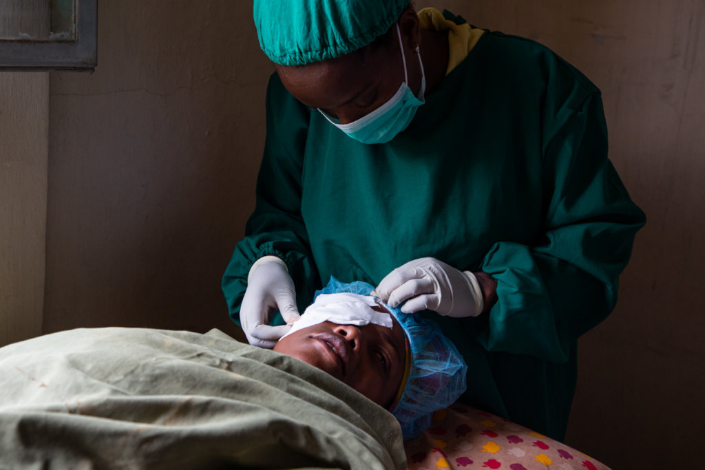 用简单的眼科手术让埃塞俄比亚人恢复视力