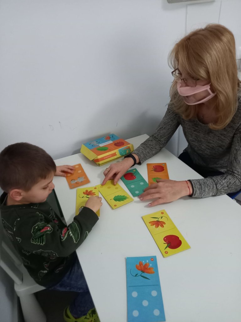 帮助罗马尼亚的自闭症孤儿接受教育