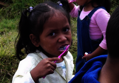 救灾:为洪都拉斯的饥民提供食物