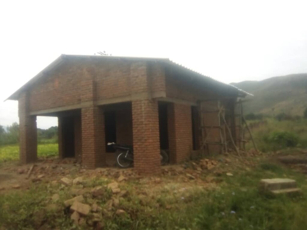 Mbando村的碾米厂建筑