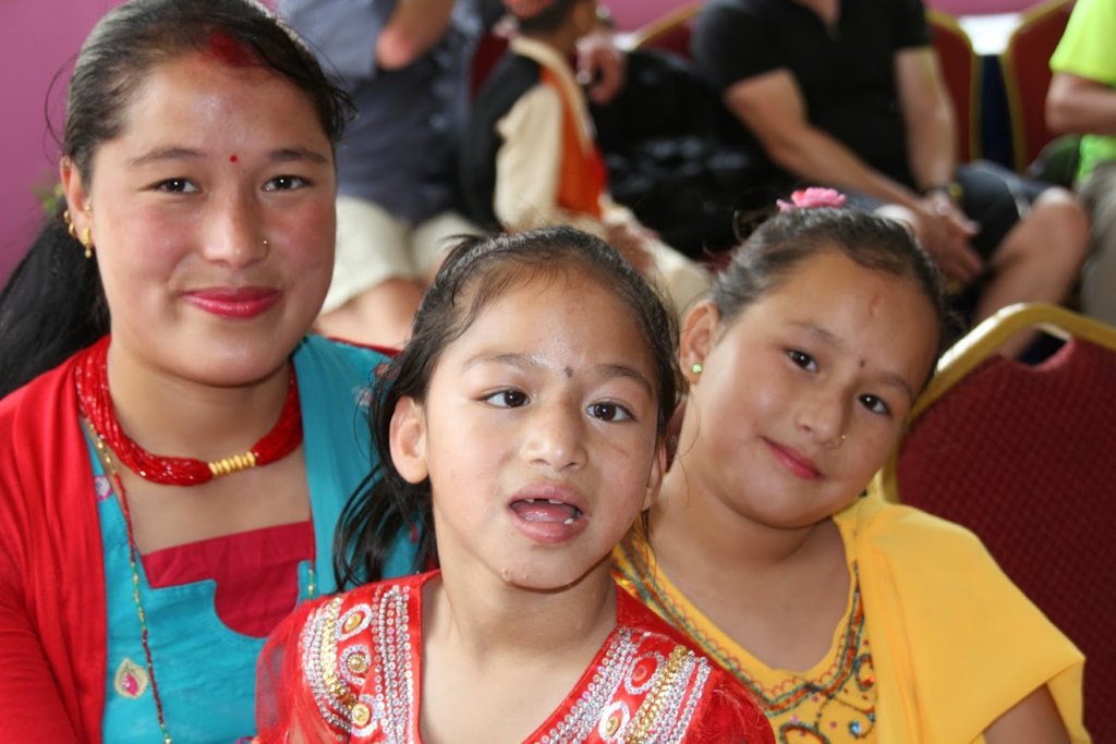 给尼泊尔的残疾女孩一个家庭住房