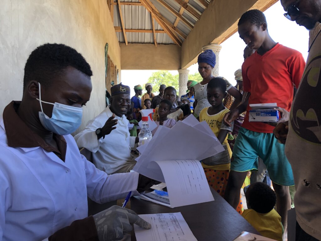 疟疾筛查的医疗小组