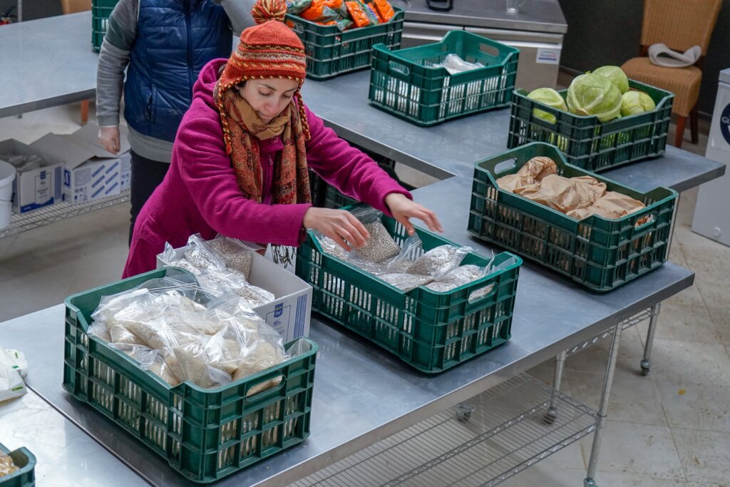 帮助我们为来自乌克兰的难民提供食物