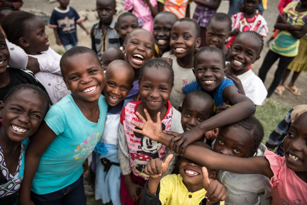 “微笑喂养”的主要目标是为贫困儿童提供食物