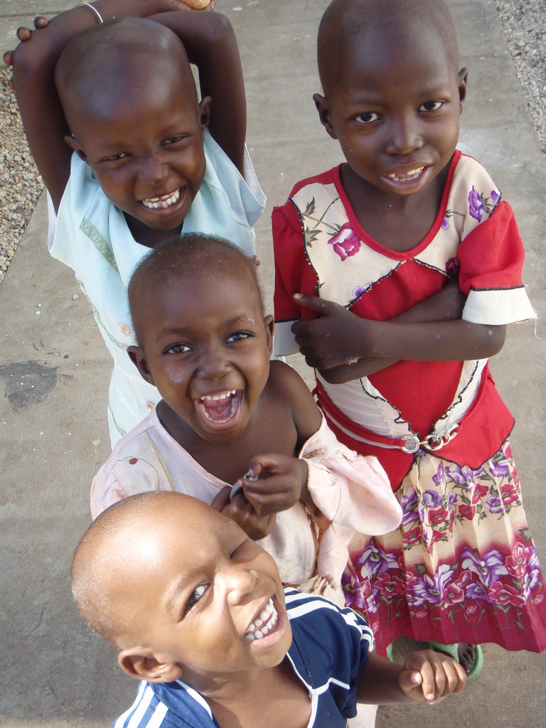 坦桑尼亚儿童在治疗结束时